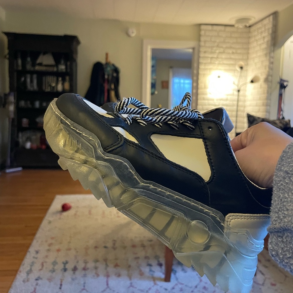 Summum shoes. Worn twice, great condition.